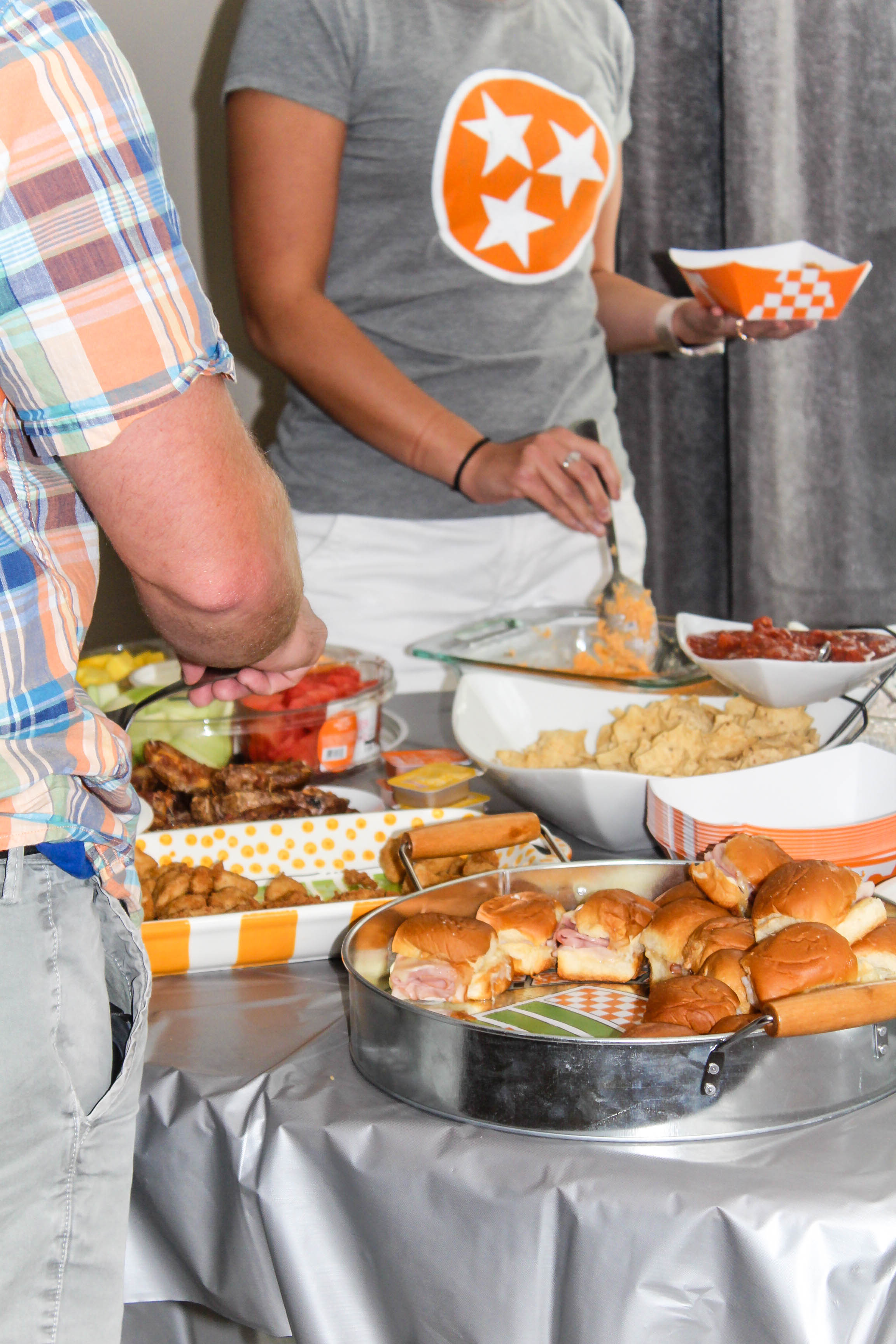 Homegating - A Spin On Gameday Tailgates | love 'n' labels www.lovenlabels.com