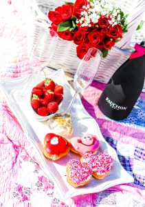 xo Valentine's Date Ideas | www.lovenlabels.com