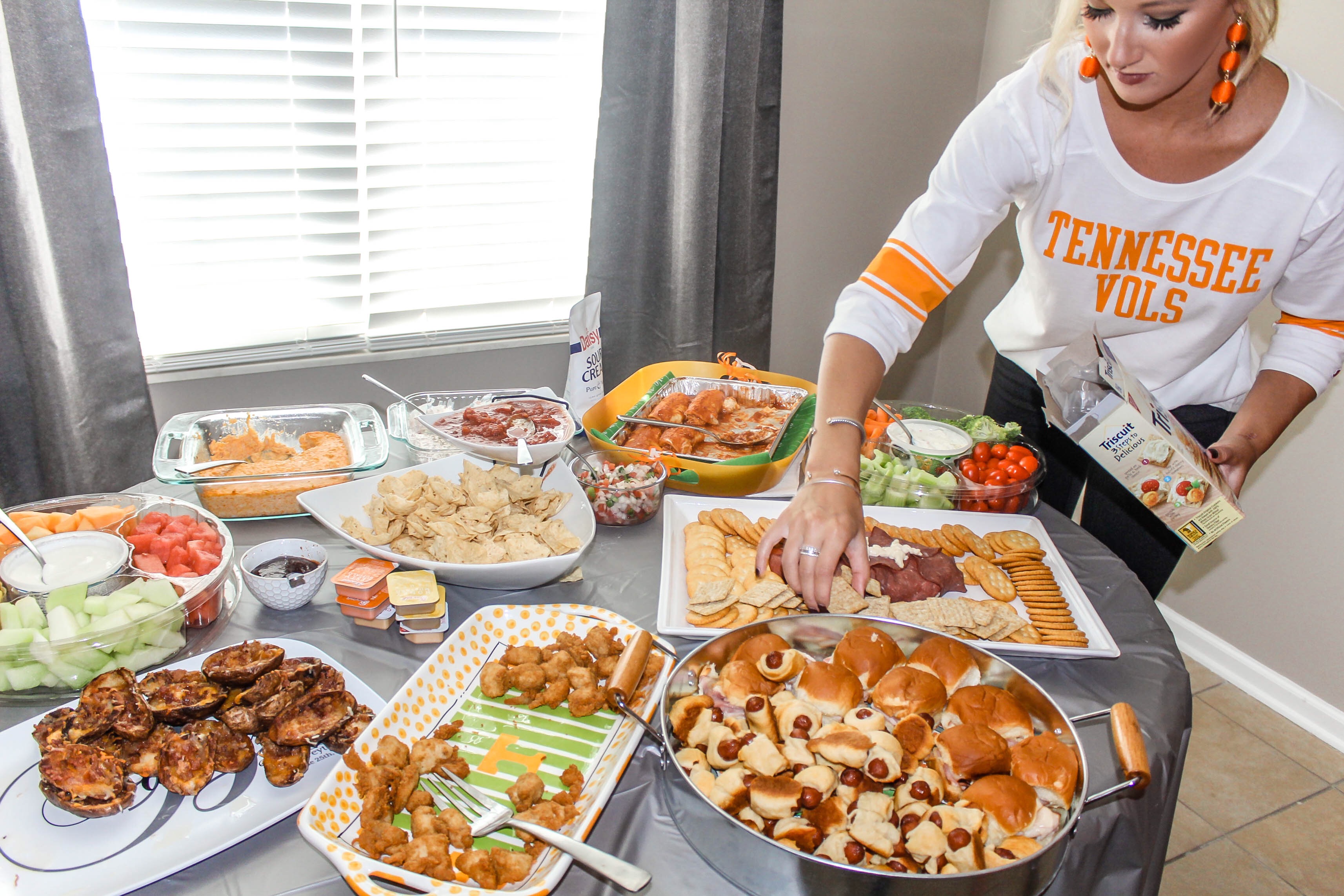 Homegating - A Spin On Gameday Tailgates | love 'n' labels www.lovenlabels.com