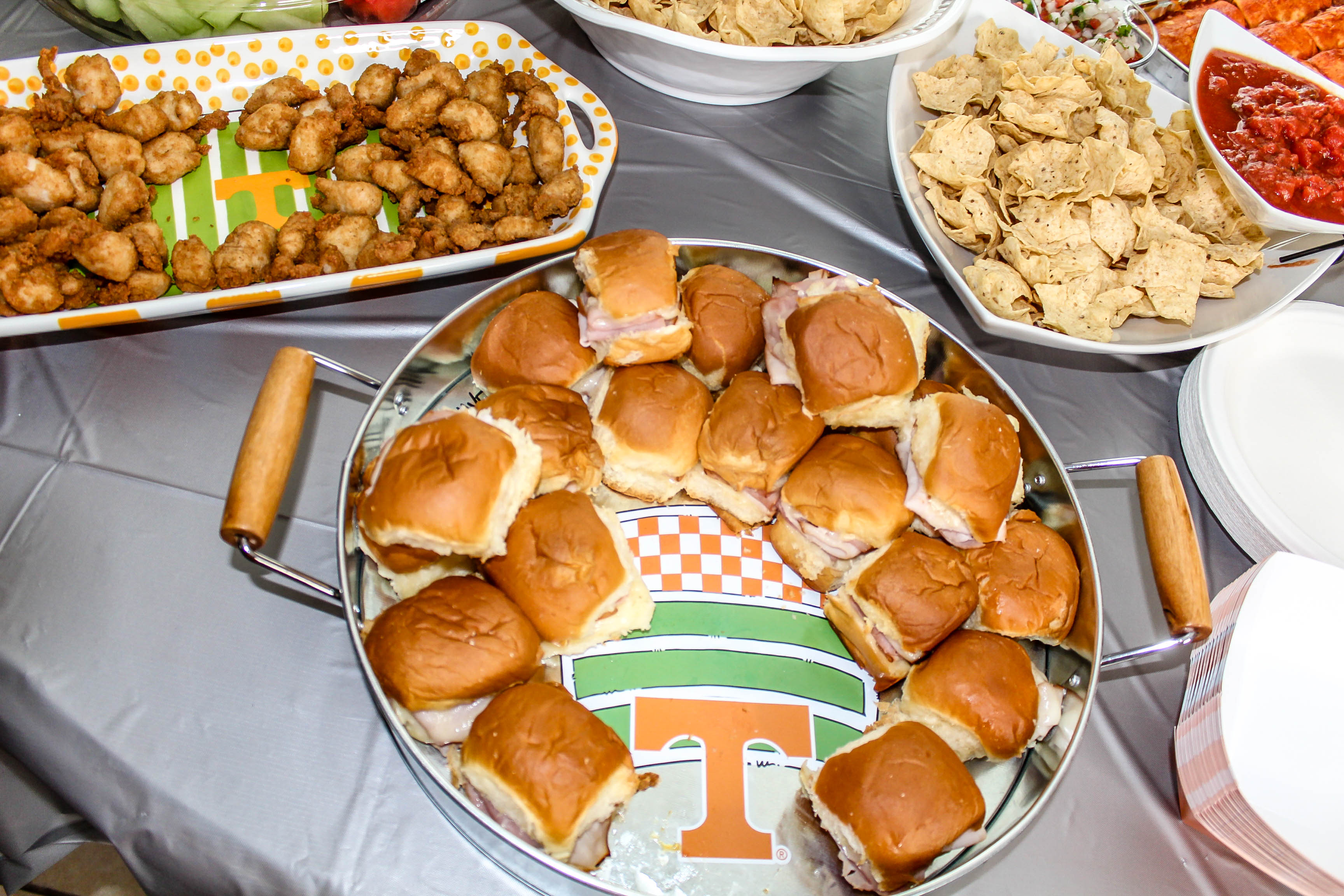 Homegating - A Spin On Gameday Tailgates | love 'n' labels www.lovenlabels.com